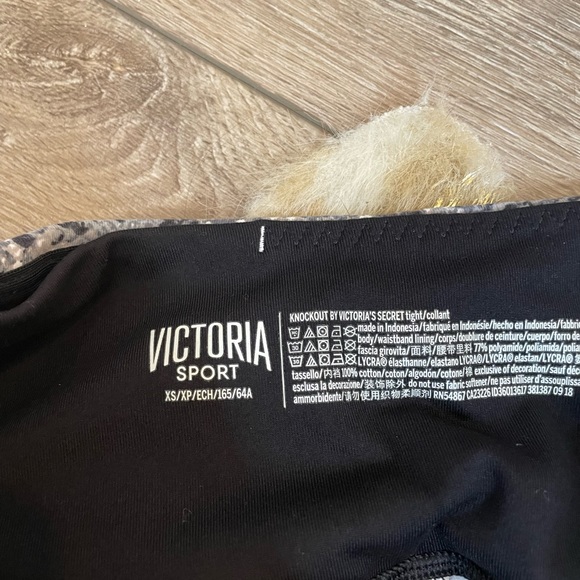 Victoria’s Secret sport knockout snake print leggings - Picture 2 of 5
